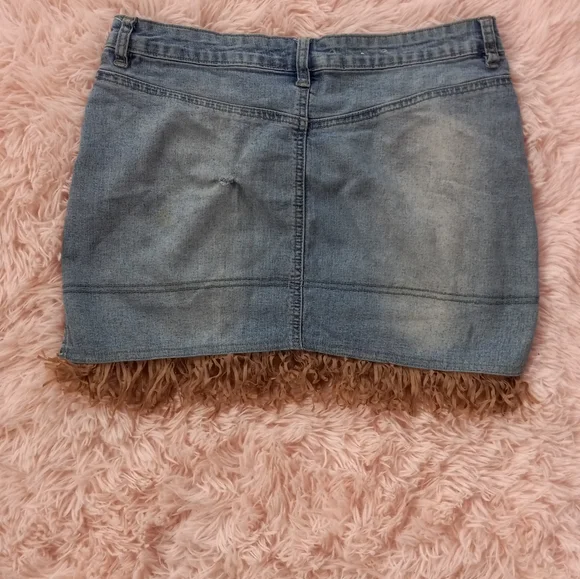 SOLD! Vintage y2k denim skirt with fringe! - Picture 5 of 10